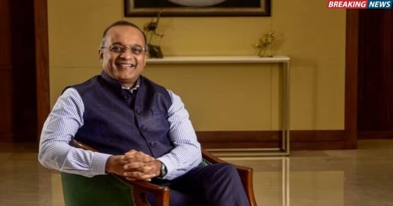 CEO of HDFC Bank Facing Financial